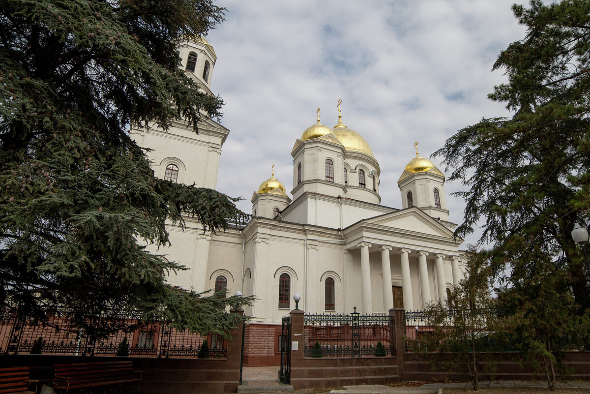 Александро-Невский собор Симферополь. Собор Александра Невского Симферополь. Кафедрально-Невский собор в Симферополе. Симферополь Александр Невский собор.