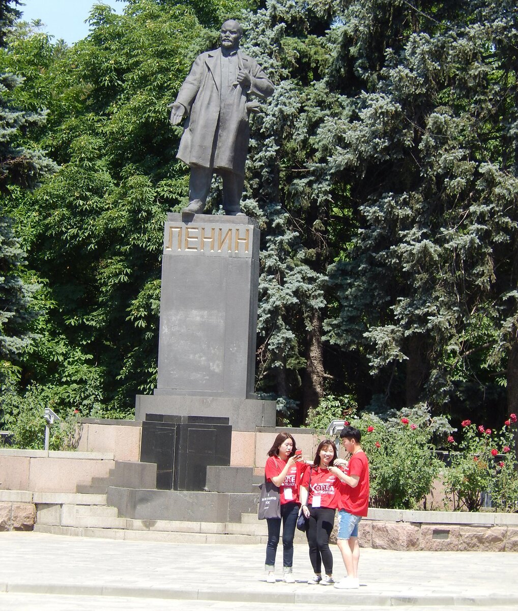 Станьте правее, товарищи!