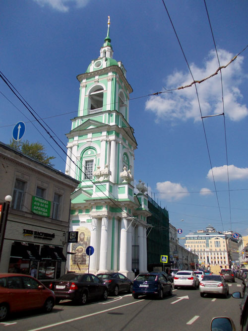 храм троицы живоначальной в вишняках. храм иоанна предтечи на бору в москве. храм живоначальной троицы на пятницкой 51. колокольня храма усекновения главы иоанна предтечи под бором. колокольня церкви параскевы пятницы на пятницкой улице.