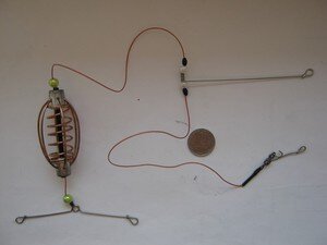 Основная леска. Длина основной лески зависит от места и способа лова, но, несмотря на это, ее должно быть не менее пятидесяти метров. Диаметр лески можно использовать от 0.2 до 0.4 миллиметра . Это зависит от того, какую рыбу планируется ловить.