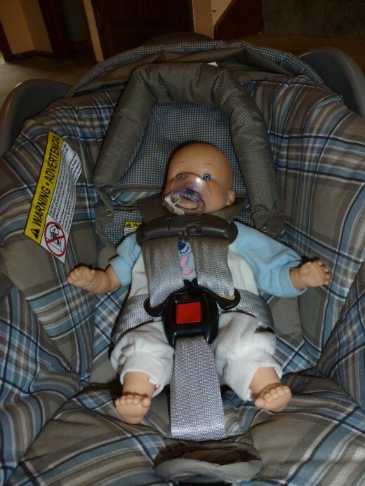 Это детское сиденье кажется «новым», но ему действительно семь лет. Это место больше не безопасно для использования - его придется уничтожить.