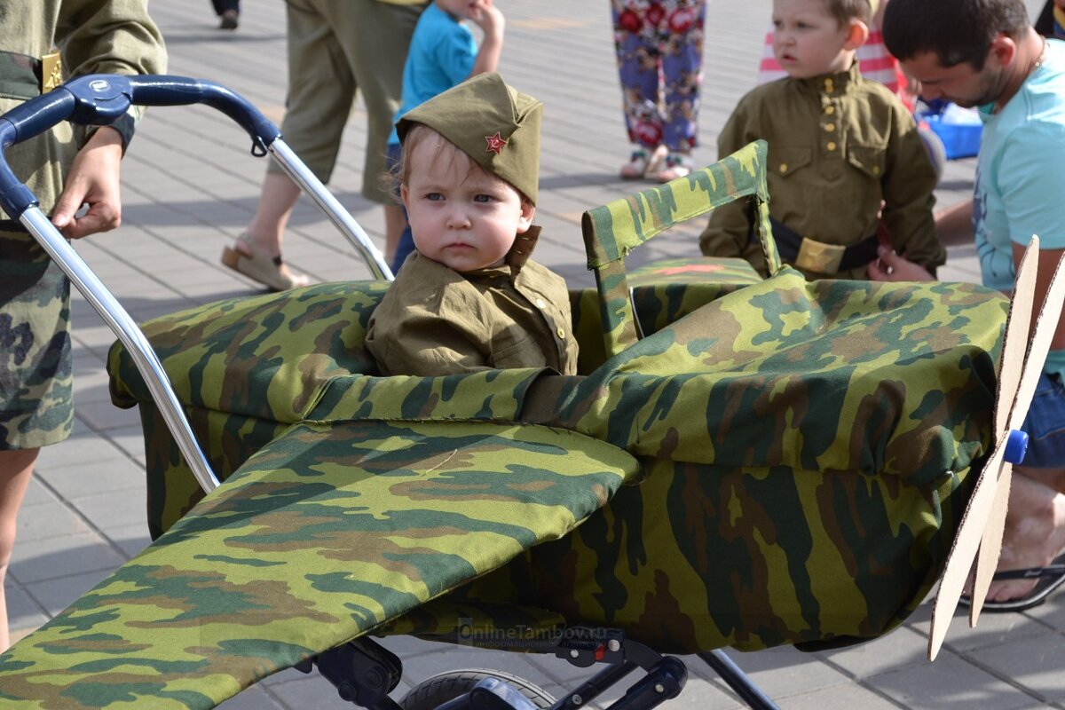 Детский военный парад