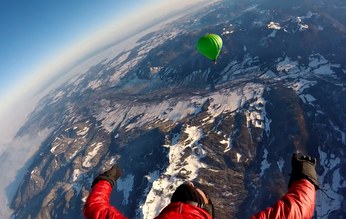 Кадр из видео Майка Кунга.