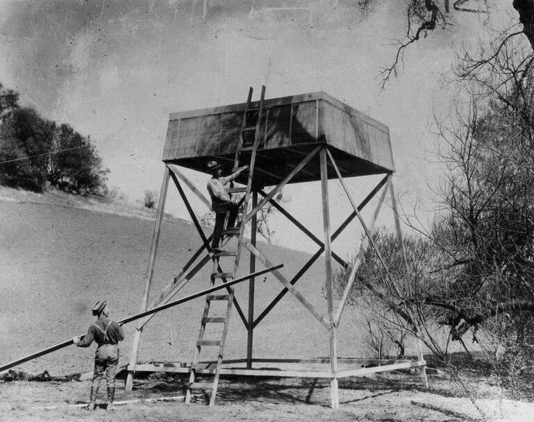 Чарльз Хэтфилд (1875-1958) американец, который сумел выстроить бизнес на продаже дождя. Эксперименты с созданием искусственных условий для возникновения дождя стали делом его жизни.-4