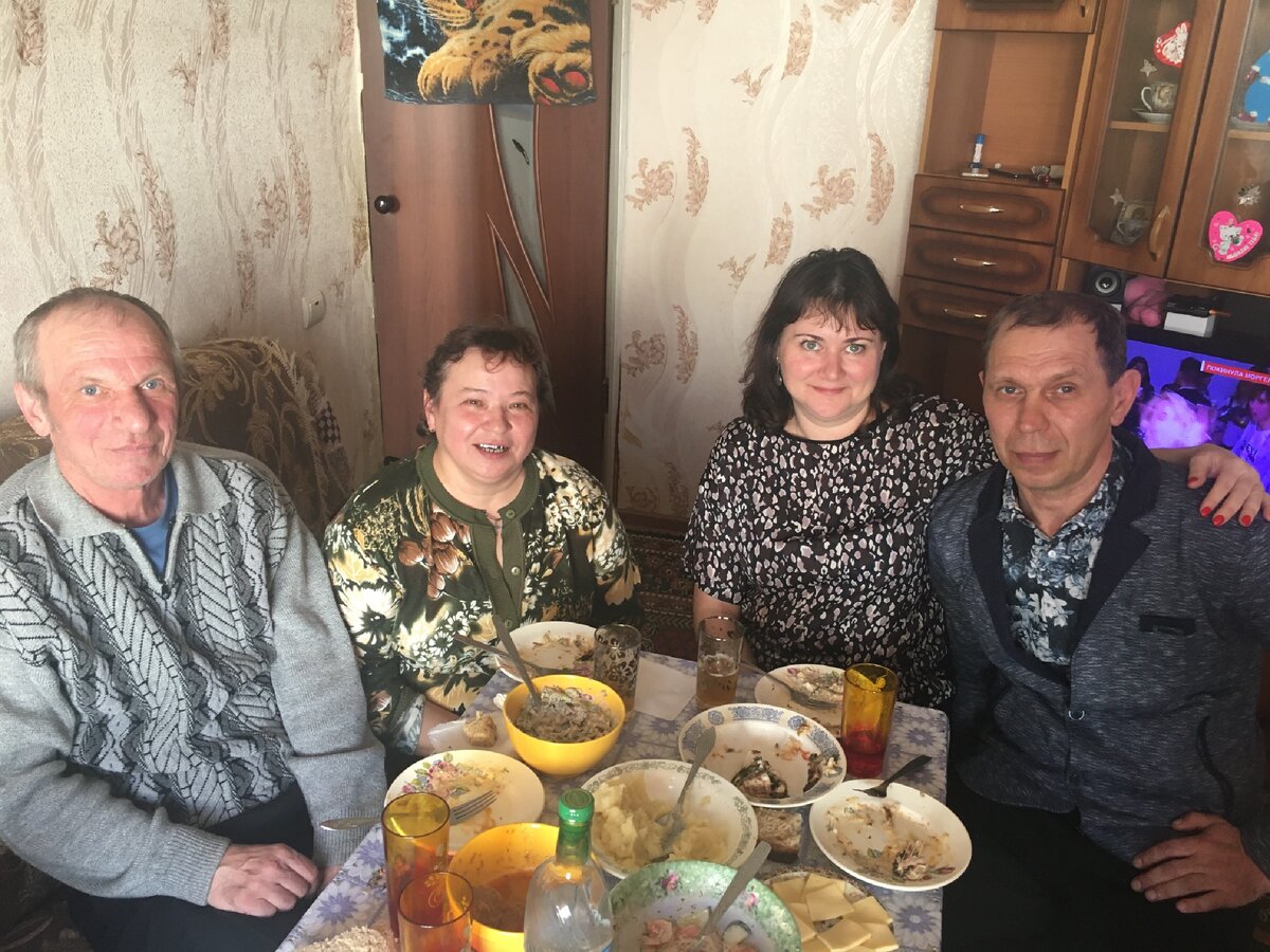 Это мы с мужем и родители снохи