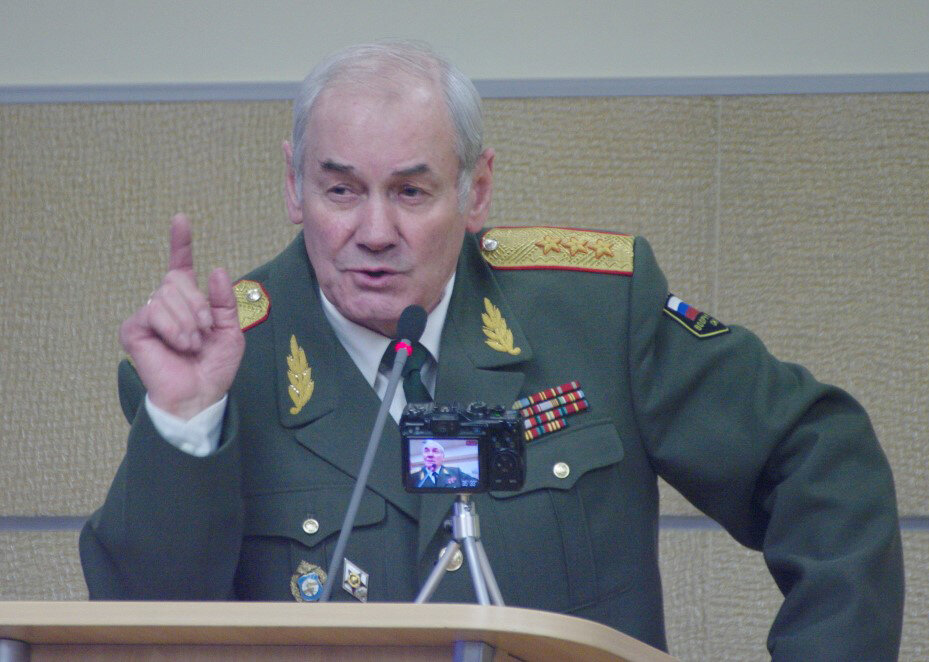 Леонид Григорьевич Ивашов - родился 31 августа 1943 в городе Фрунзе(ныне Кадамжай), Киргизия, СССР.