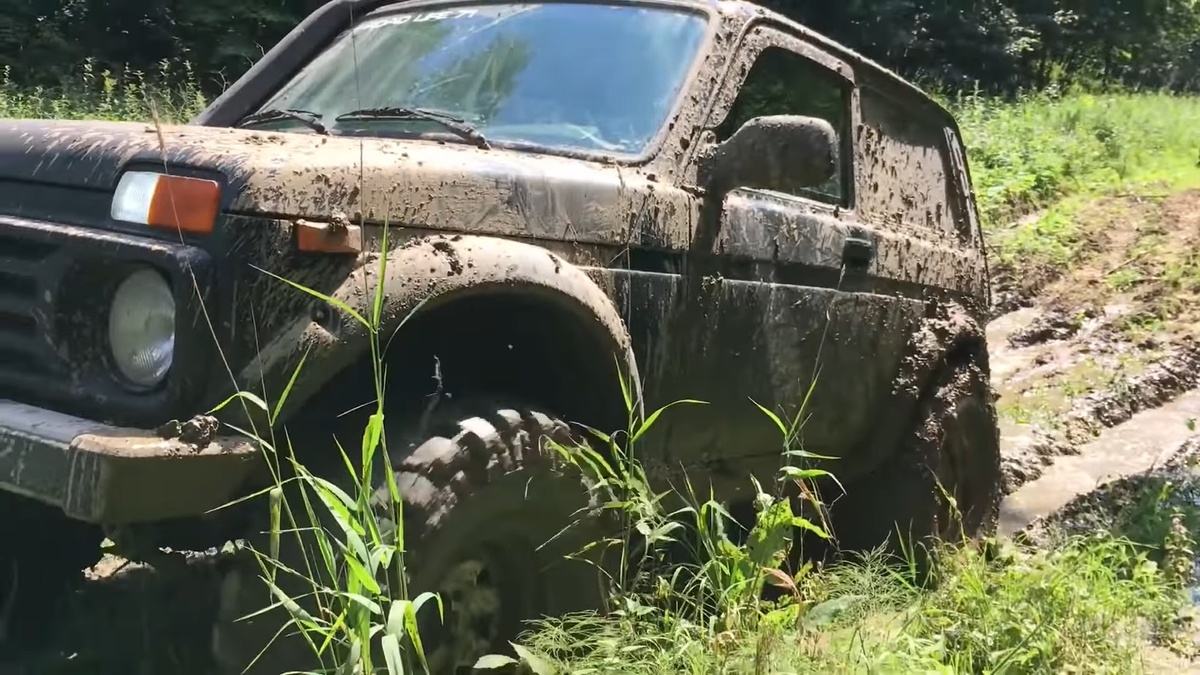 В горочку в грязи