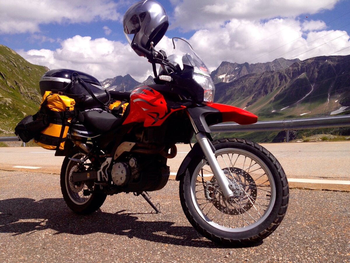 Априлия Пегасо Трайл 650, Альпы. Фото автора.