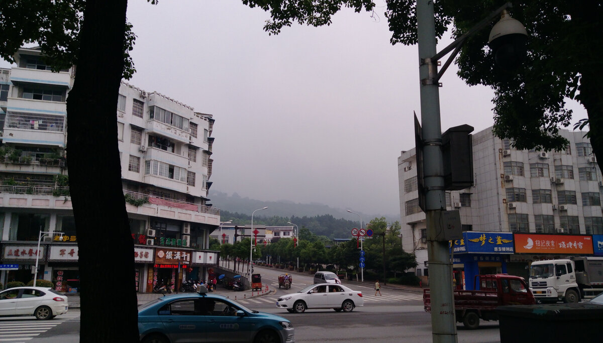 А горы где-то там