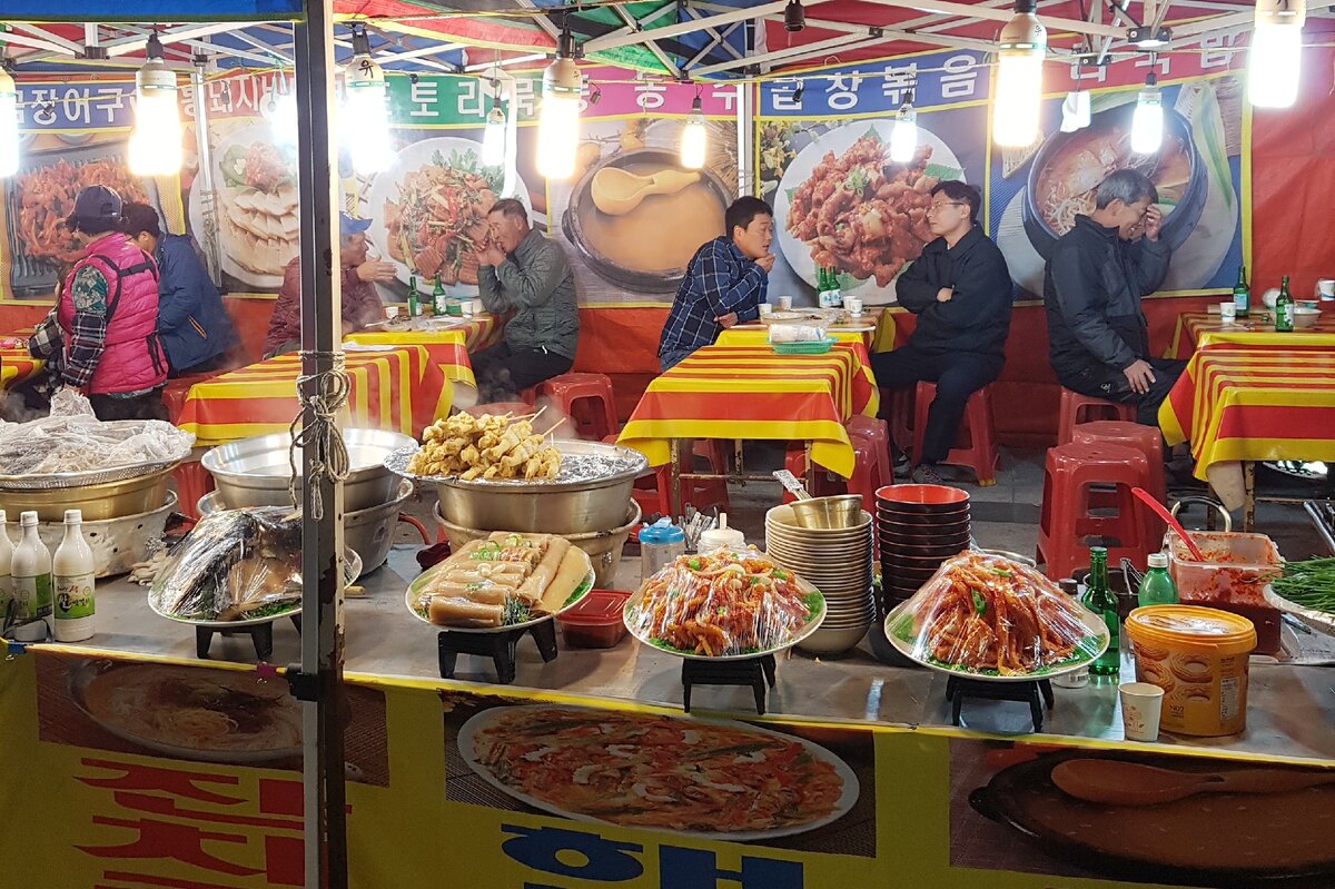 Самая вкусная еда которую я ел была именно в Южной Корее)