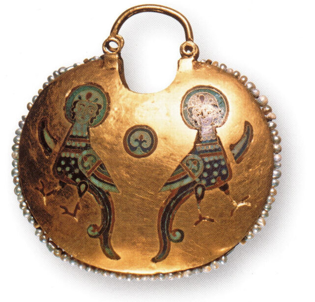 Эволюция дизайна родинных украшений