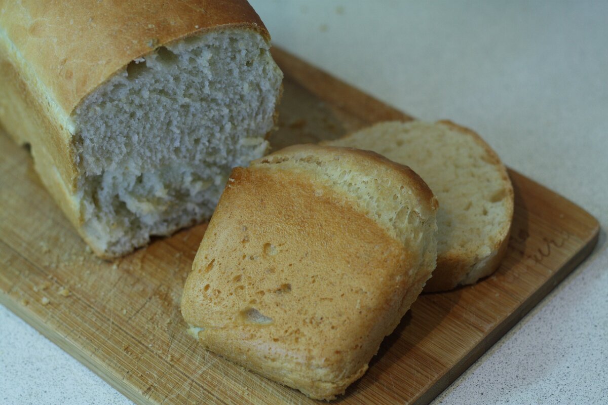 Хрустящий хлеб в духовке. Хрустящий хлеб. Воздушный хлеб. Свежий хрустящий Хлебушек. Рецепт воздушного хлеба.