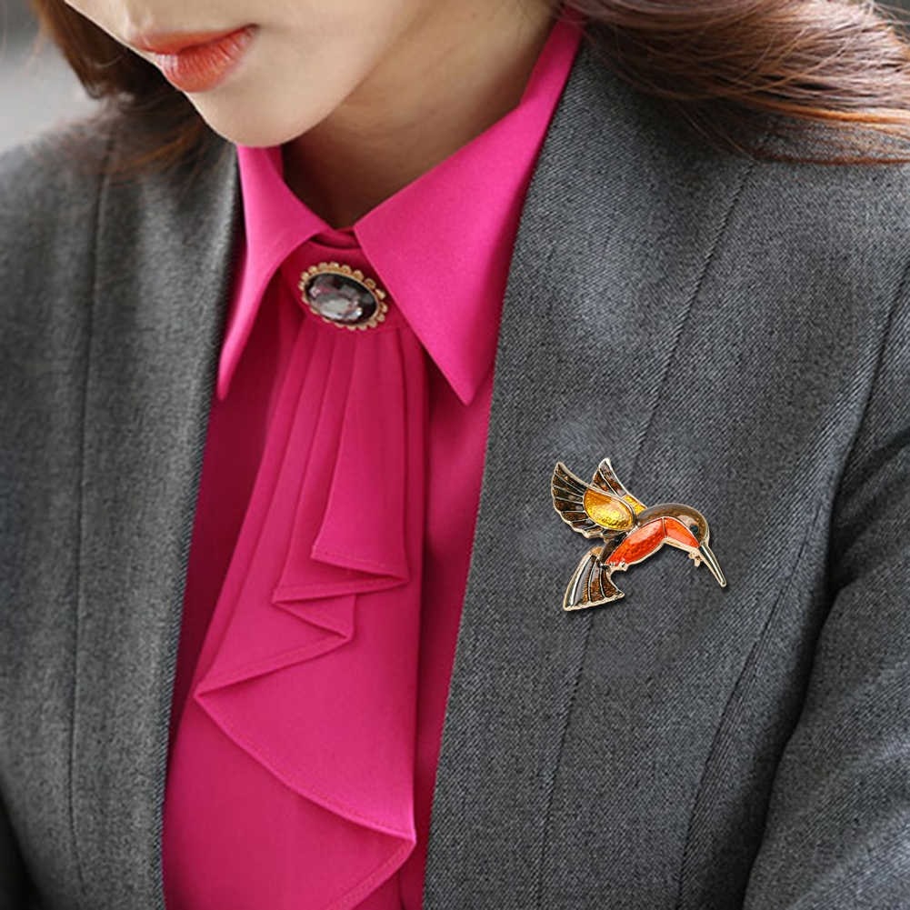  Пример, как можно носить брошь на лацкане пиджака. Картинка взята с просторов интернета. 