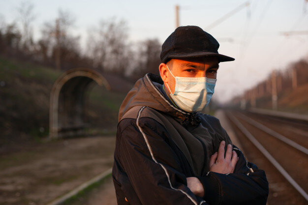 Человек в маске во время эпидемии КОВИД-19. Фото из открытого сервиса Яндекс.Картинки