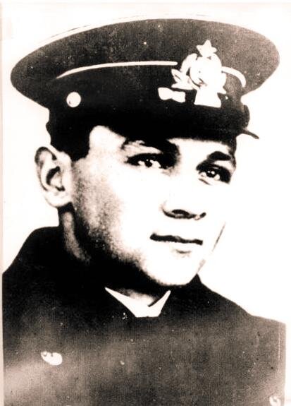 Капитан-лейтенант Павел Семёнович Кузьмин. Когда он погиб ему было 29 лет. 