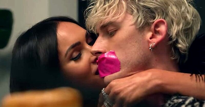Меган Фокс и Machine Gun Kelly 
​Фото: кадр из видео
