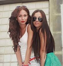 Подруги гуляют после уроков фото из интернета