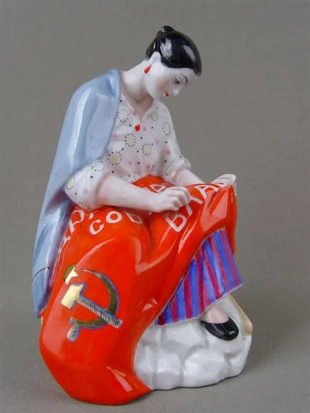 Наталья Данько «Работница, вышивающая красное знамя», 1920-е. ГФЗ им. Ломоносова © Книжный мир