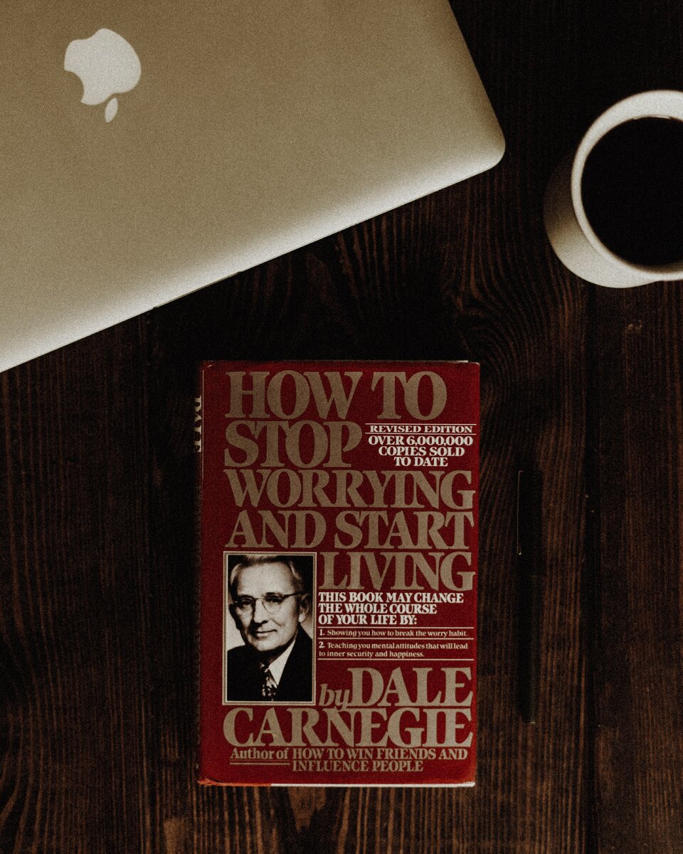 Обложка оригинальной книги Дейла Карнеги.