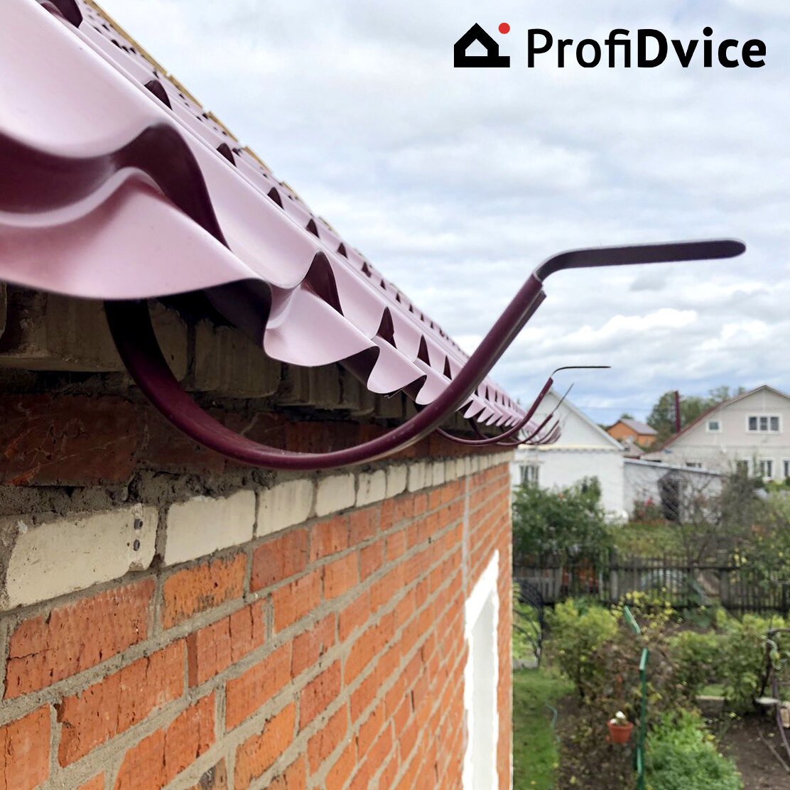 Не правильный монтаж водосточных крюков желоба