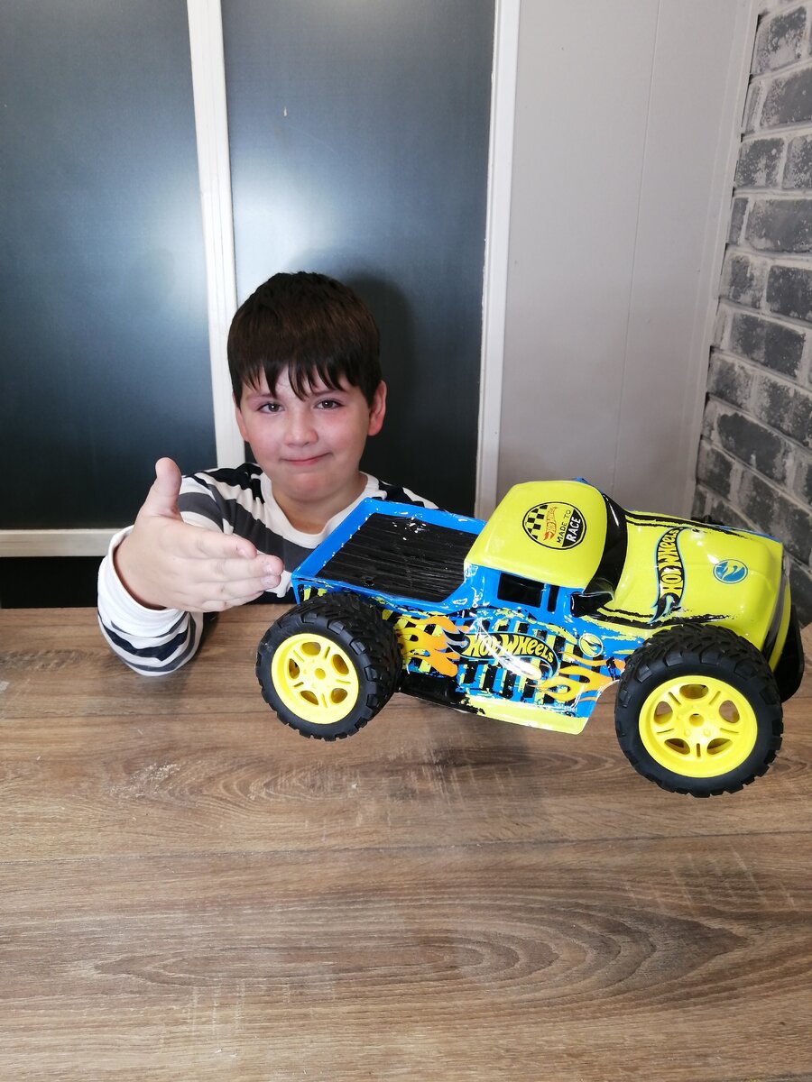 раздавленная машинка