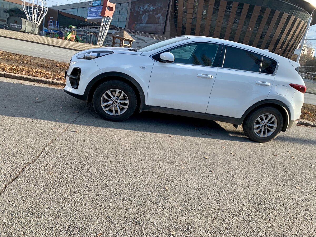 Паркетник будет лучше универсала, кстати, если речь о единственном транспорте