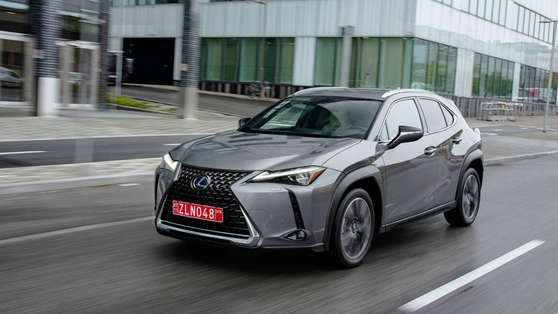 Констатируем, что Lexus UX удачно вписывается в городские джунгли и вполне может удовлетворить потребности прогрессивной молодой публики, которая должна стать костяком клиентской базы самого компактного кроссовера в линейке японского автопроизводителя.