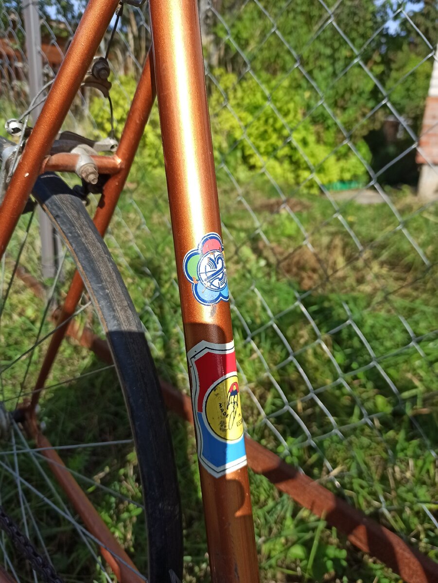 Эмблема Фестиваля молодежи и студентов 1985 года