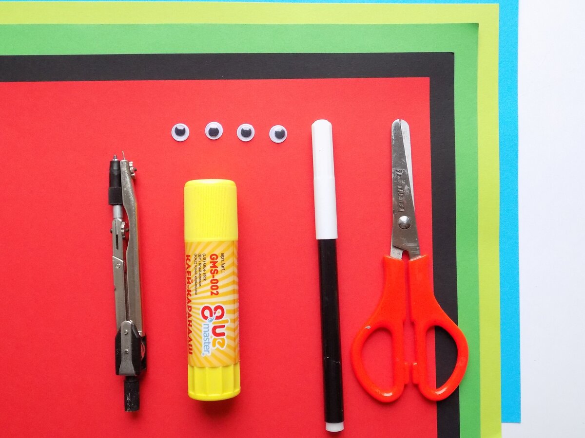 Как сделать объемную аппликацию «Божьи коровки в травке»