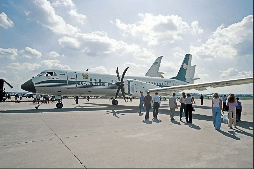 2 соединенных самолета. Ил-114 Ташкент. Ил-114 Гао ТАПОИЧ. Самолет ил-114-100. Завод ил 76 в Ташкенте