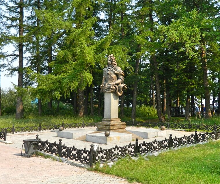 Погода в березово. Посёлок Березово ХМАО. Памятник Меньшикову в Березово. Березово Березовский район. Березово Меньшиков памятник.