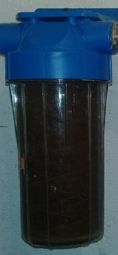 Белый фильтр превратился через четыре месяца в темно рыжее нечто. 