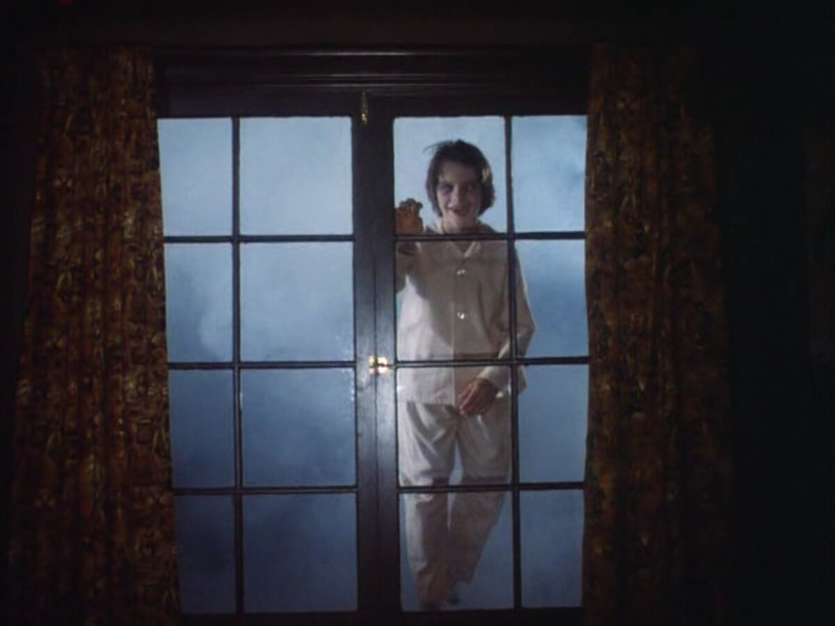 В дверь в окно стучать. Салемские вампиры 1979 кадры.