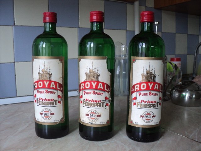 Спирт "ROYAL" с красной крышкой. Источник фото яндекс картинки