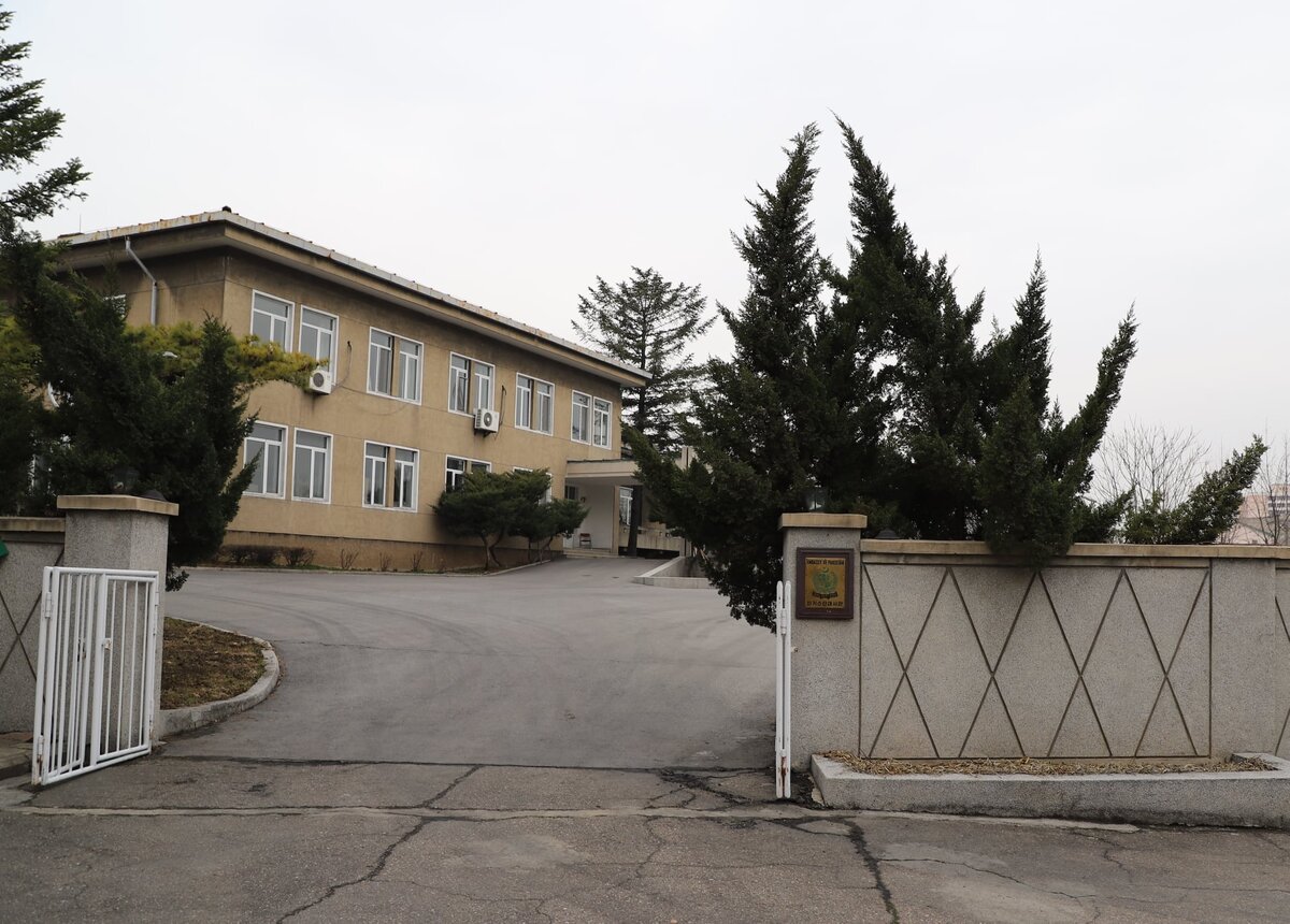 Пакистанцы даже ворота не закрыли. Источник: www.facebook.com/RusEmbDPRK