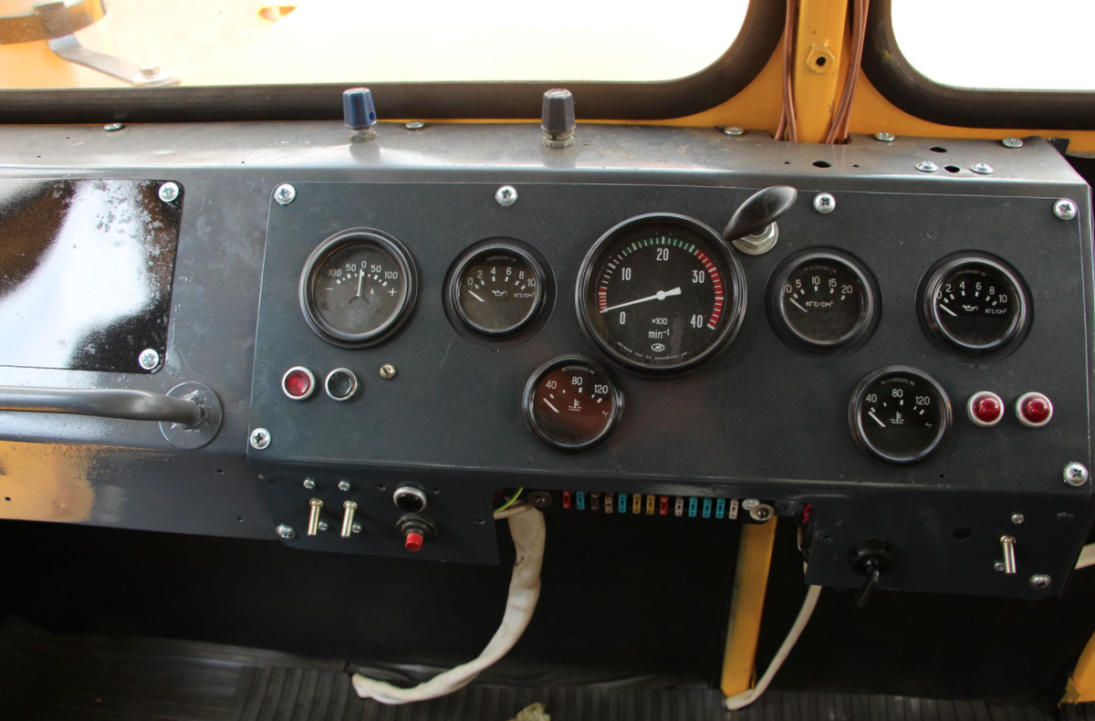 приборы как братья близнецы на большинстве советской техники