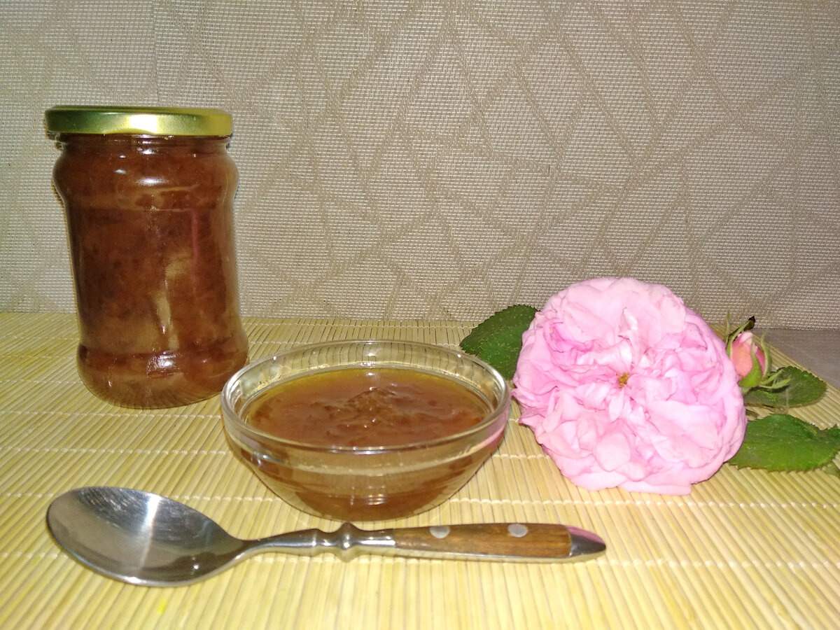 Варенье из лепестков чайной розы.