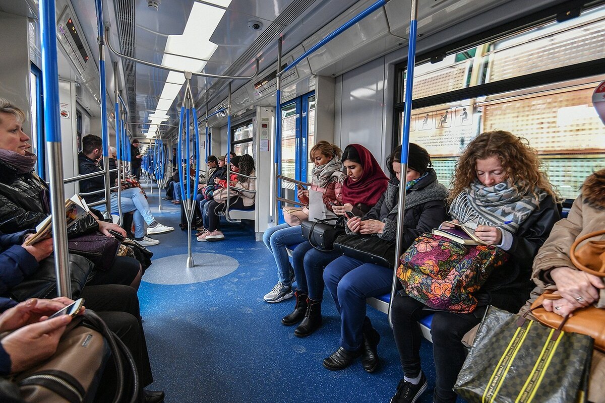 Картинки в метро в вагоне