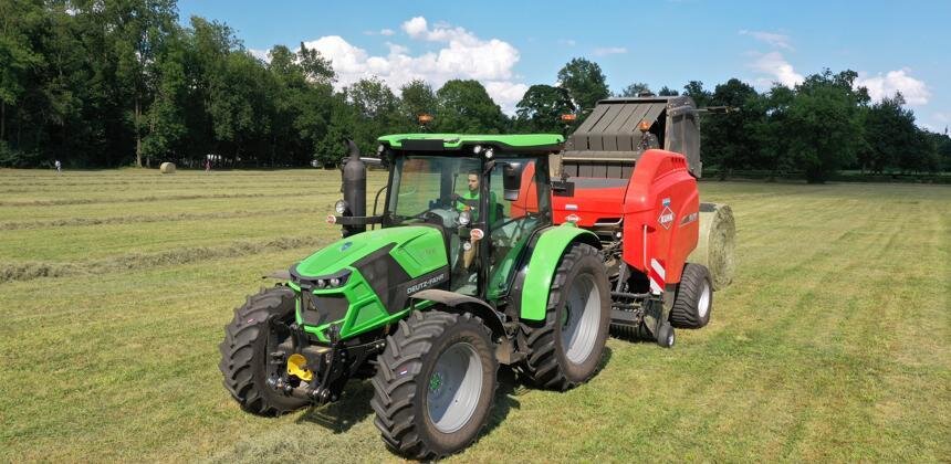 Новый трактор Deutz-Fahr 6C в поле 