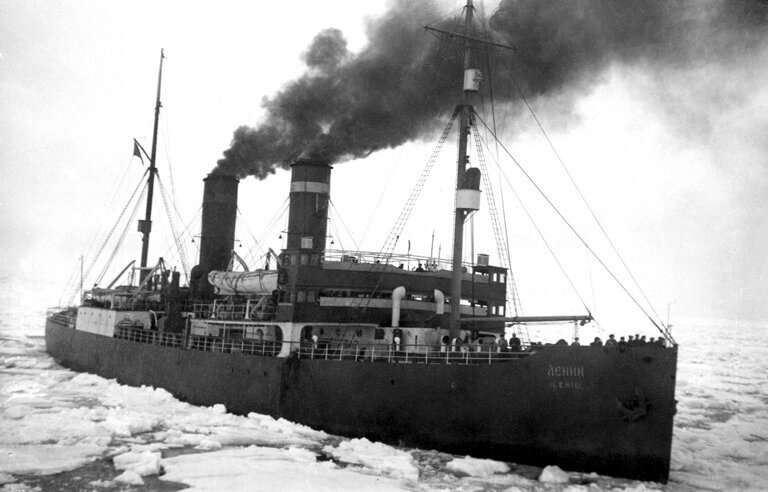 За свою жизнь ледокол трижды менял имена 