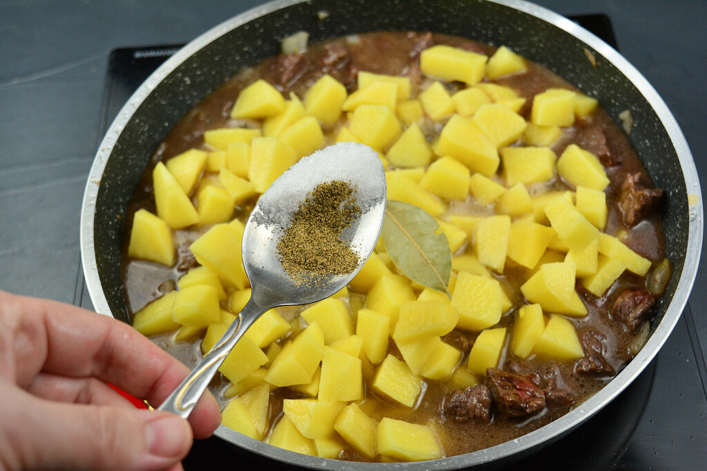 Картошка с тушенкой, пошаговый рецепт на ккал, фото, ингредиенты - Варвара