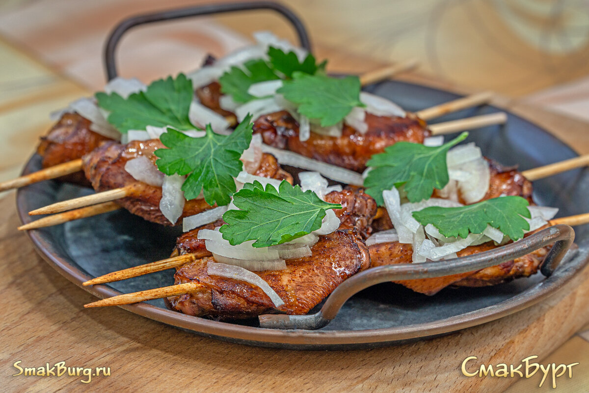 Сочная, румяная и мега ароматная закусочка на праздничный стол - куриные шашлычки порадуют всех гостей, особенно мужчин!
