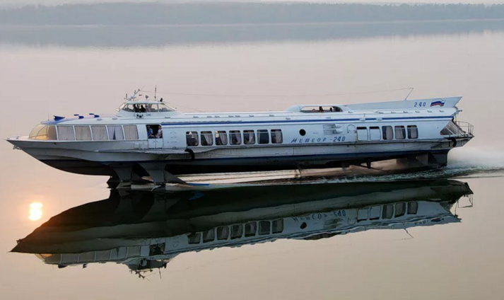 Ракета корабль на подводных крыльях фото