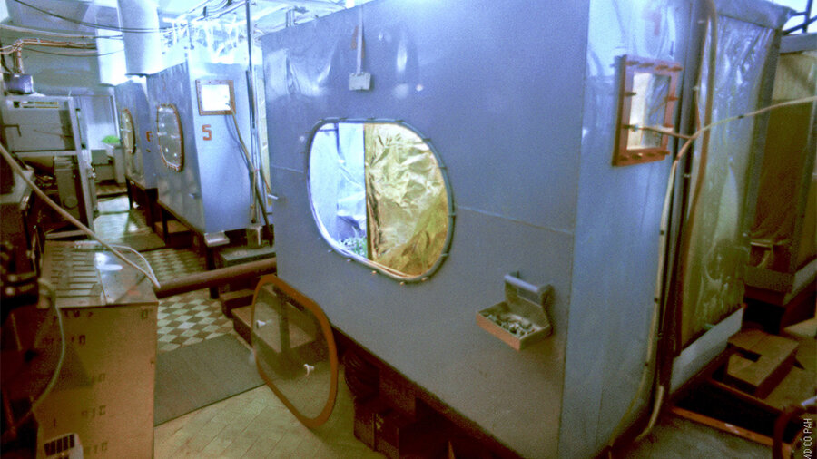 Фитотронный зал ИФ СО РАН. Здесь разработали режимы культивирования растений для эксперимента БИОС-3. Источник: photo.kirensky.ru