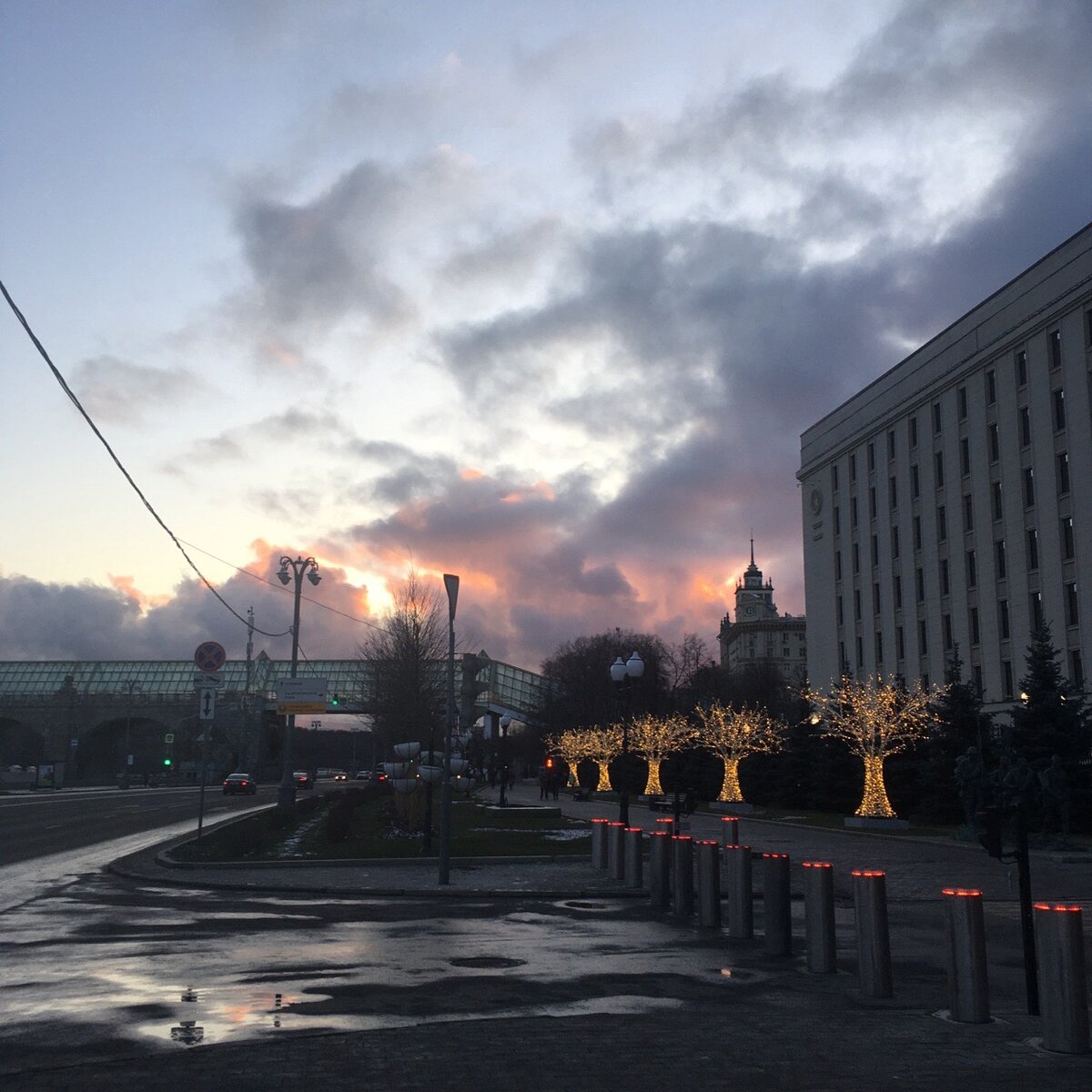 Третий дом Министерства обороны РФ , фото сделано рядом со зданием.