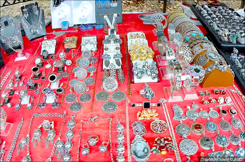 Армения - \"Ювелирка\" на уличном рынке. Что продают армянские мастера ...