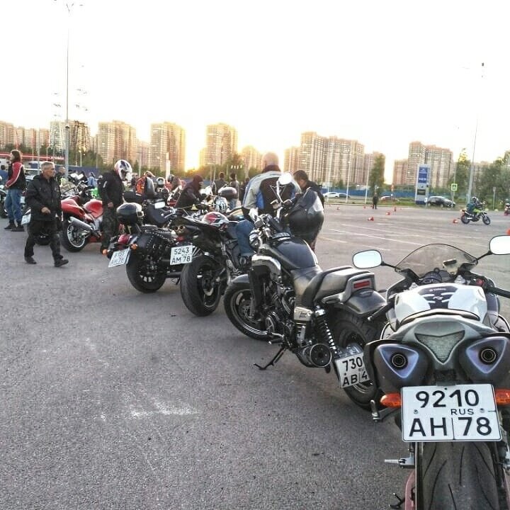 В крупных городах всегда можно найти какую-то встречу