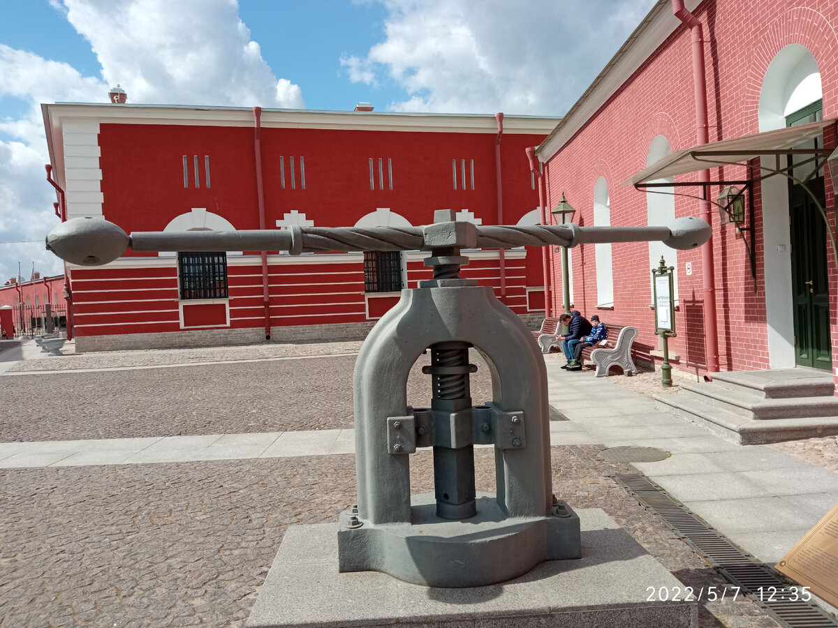 В Петропавловской крепости пресс для монет