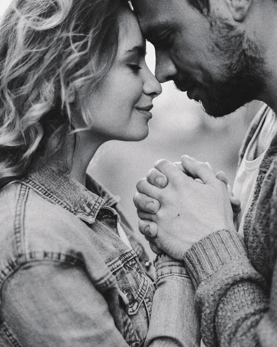 Проявление неподходящих эмоциональных реакций