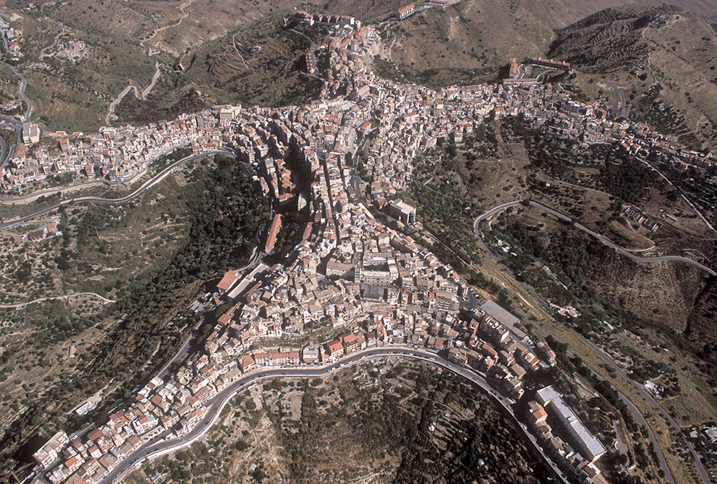 Современный Чентурипе, Сицилия